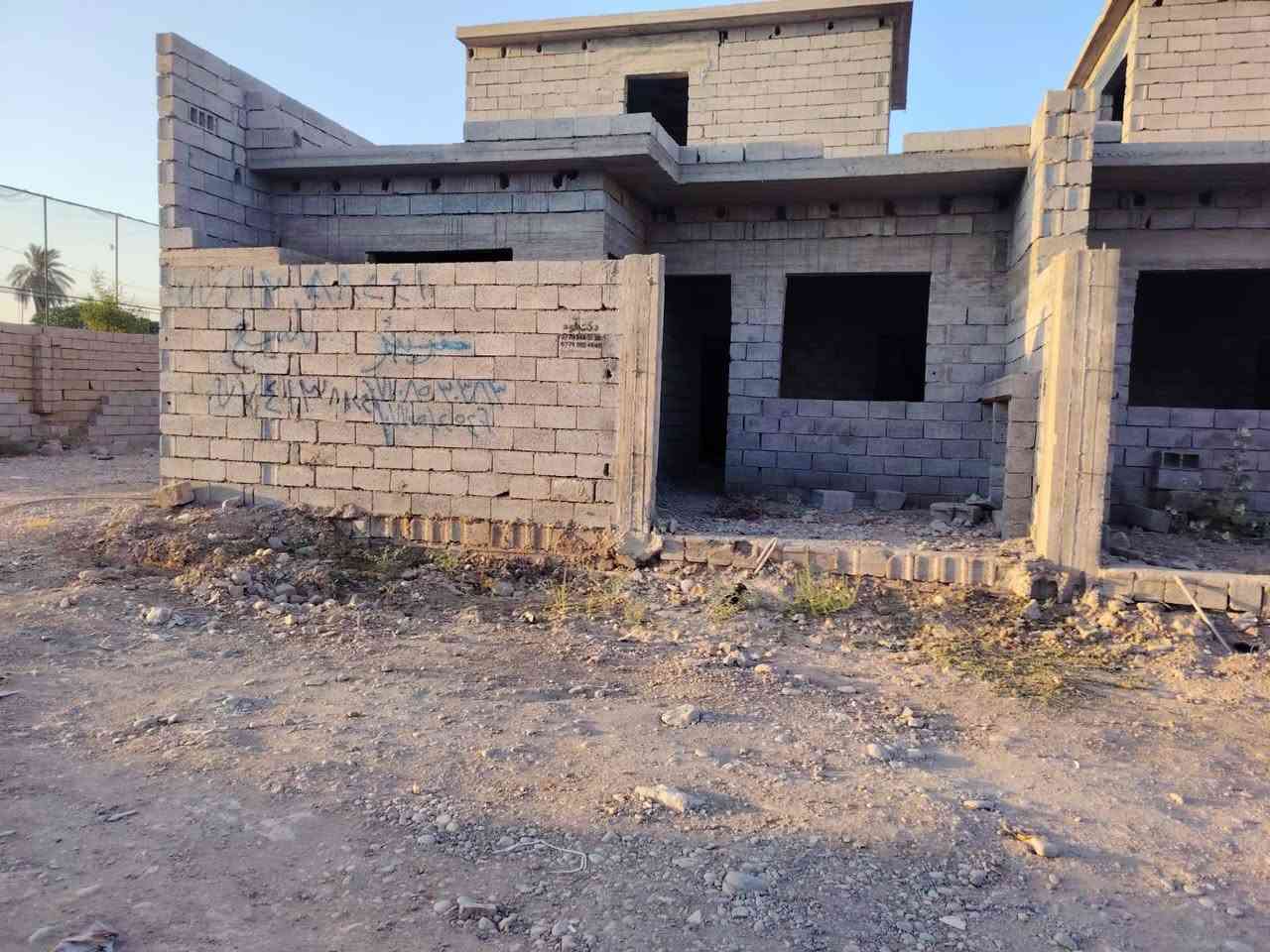 هيكل للبيع 150 متر خلف مدرسة ابن خلدون بيه غرفتين نوم هول استقبال مطبغ حار بارد بيه بيتونه
خدمات ماي كهرباء واصل باقي فقط تبليط فرع 
رابع قطعه من شارع رئيسي
سعر 50 بيه مجال
***********
