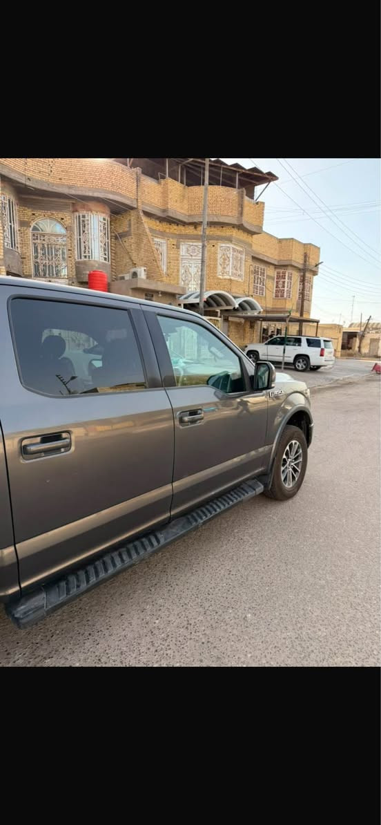 السلام عليكم
سياره فورد  f150 
 سياره2019ماشيه 250الف كيلو متر سياره فول مواصفات عدا الفتحه سياره كلين تايتل بدون حادث سياره نظيفه نصبتها حلوه رقم السياره بصره لون السياره رصاصي رمادي
السعر 300 و بيها مجال 
العنوان:البصره
رقم الهاتف:*********** البصرة, العراق
