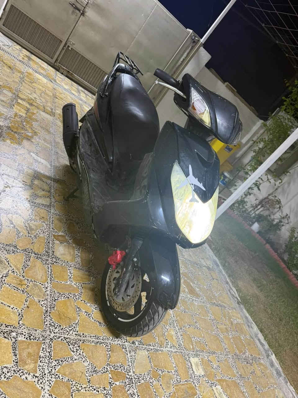 سكنس مكينه مبدل فشكه  مال حاويه باتري جديد كابريتر بحاله جيده كفراتهه تعبانه شويه دراجه مال شغل وروحه  وجيه مابيهه اي نقص بس لكفرات عيبهه سعر ٦٠٠ وبيهه مجال بسيط مكاني بغداد صليخ ***********
