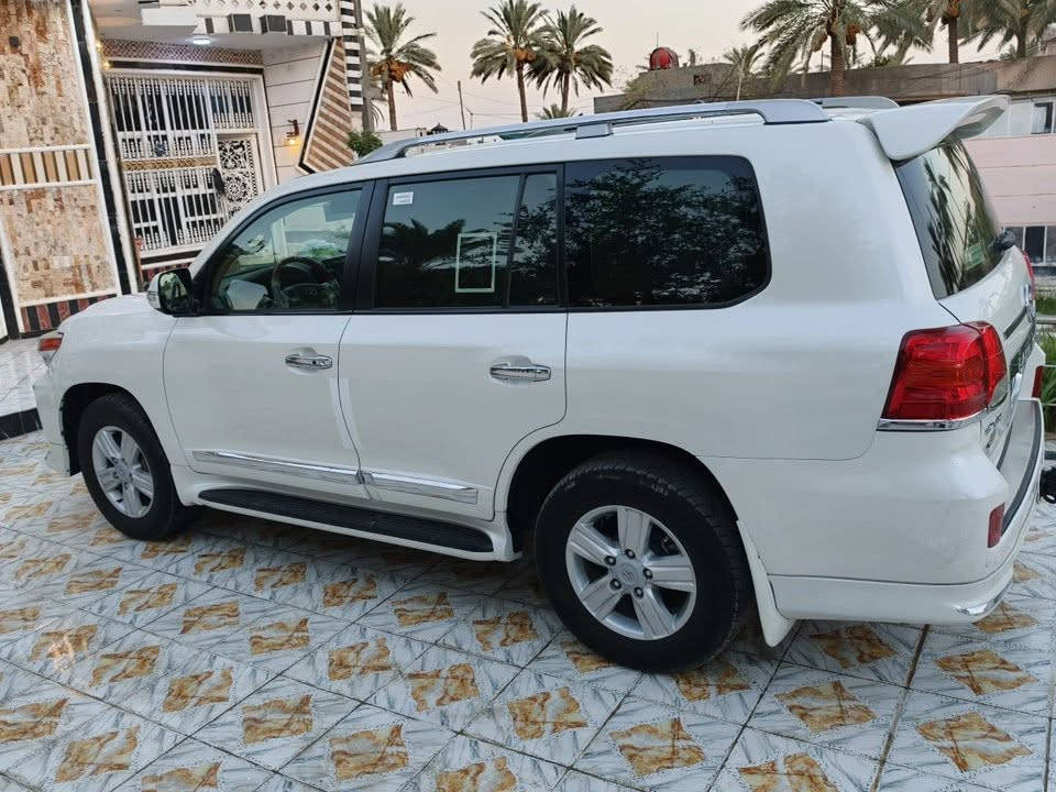 لاندكروز مديل 2015سياره جديده كفاله بس بارد بصيط جاملغ امامي موصفات GXRمكينه 8V4600 سياره رقم بغداد نكليزي تحويل مباشر السعر 368رقم تليفون ***********
