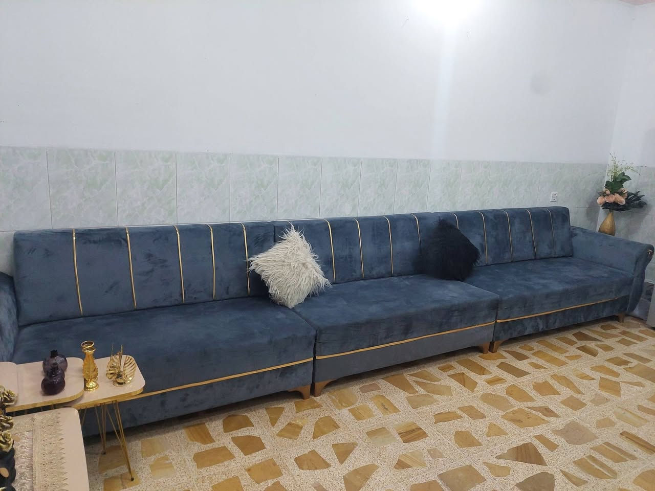 السلام عليكم تخم اللبيع نضيف اي عيب مابيه ٤قطع سعر٢٥٠الف وبي مجال اتصال على رقم ***********
