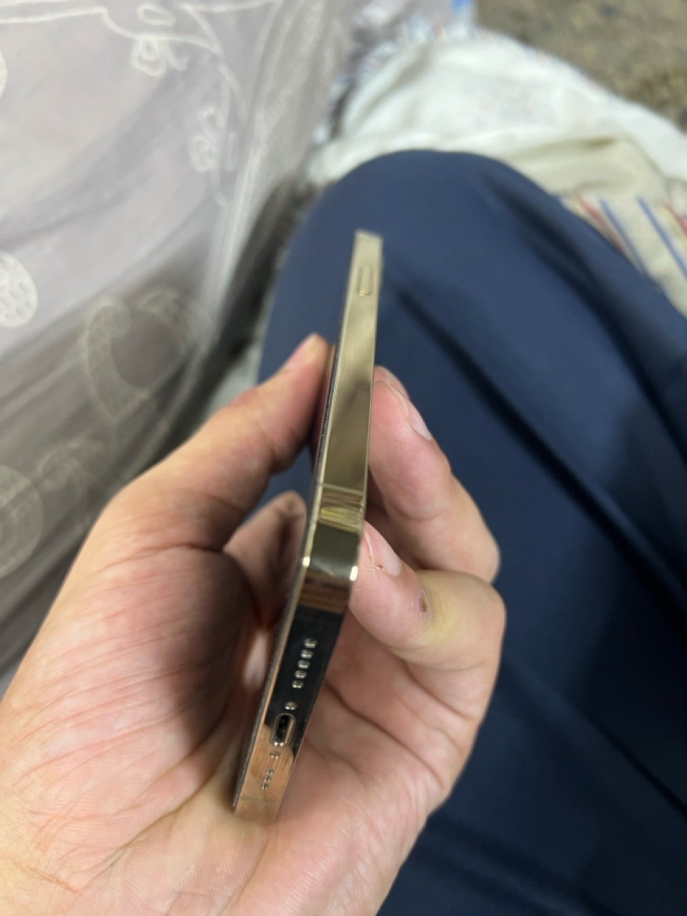 ايفون ١٢ برو الجهاز ماستر ما مفتوح بطاريه خدمه ٧٦ بلادي كلشي ما مبدل بي ١٢٨ ذاكرته سعرها ٣٥٠ الف قفل
