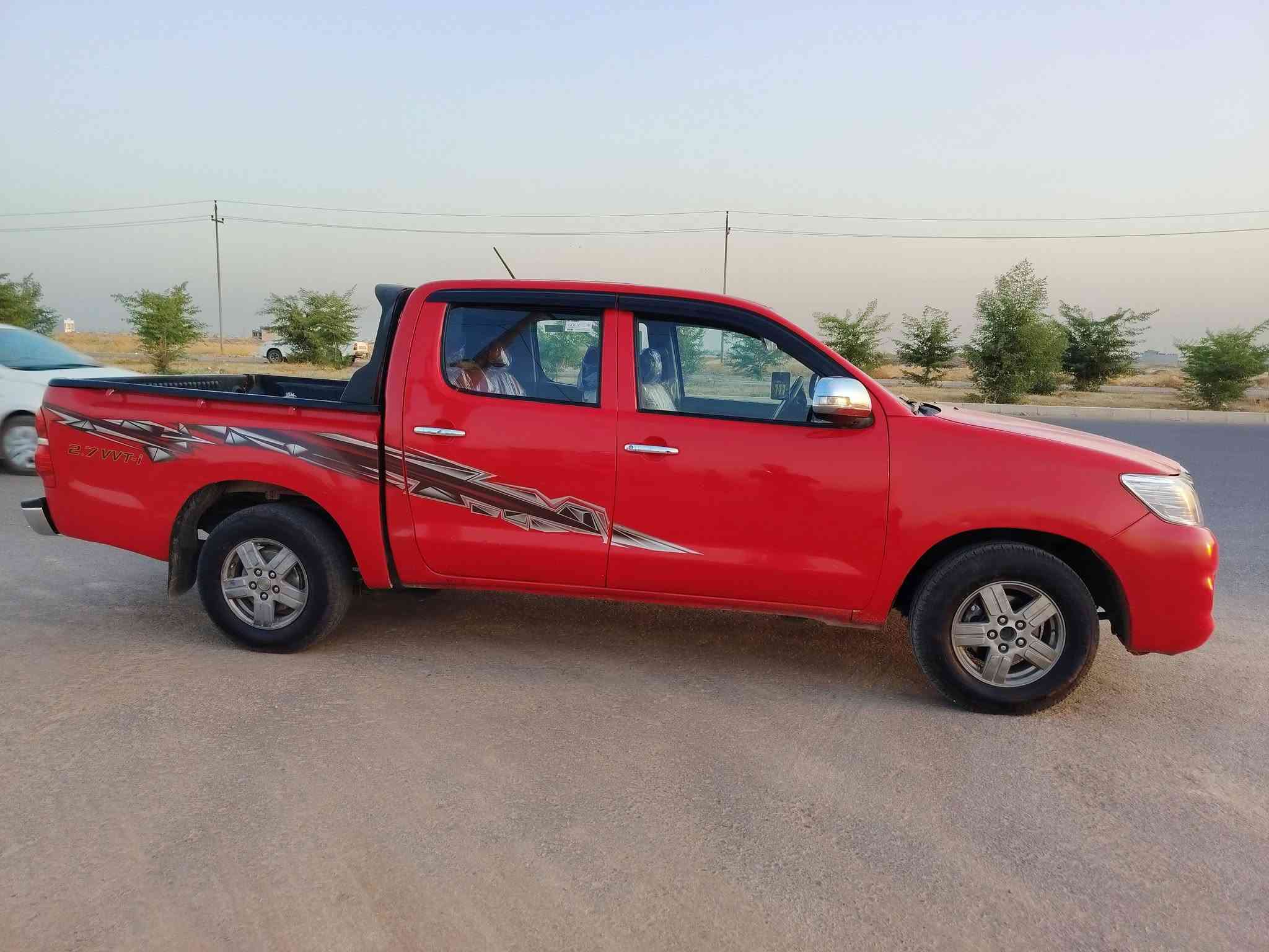 مەرزیە 2013
پارچەرەش بۆدی بیلاد
جەمپێکی خەفیفی لای سکنی هەیە
چرارتایەو ویلی نوێی لەسەرە
گێرومەکینەی بەشەرت
رەقم وسەنەوی نوێیە

***********
گۆرینەوەش دەکەم بەسیارەک بەدلم بێت
