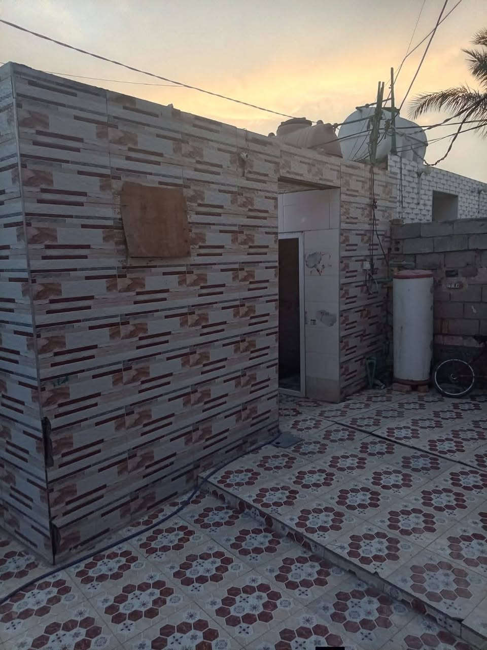 حي سالم • ٥ غرف • بيع مستعجل