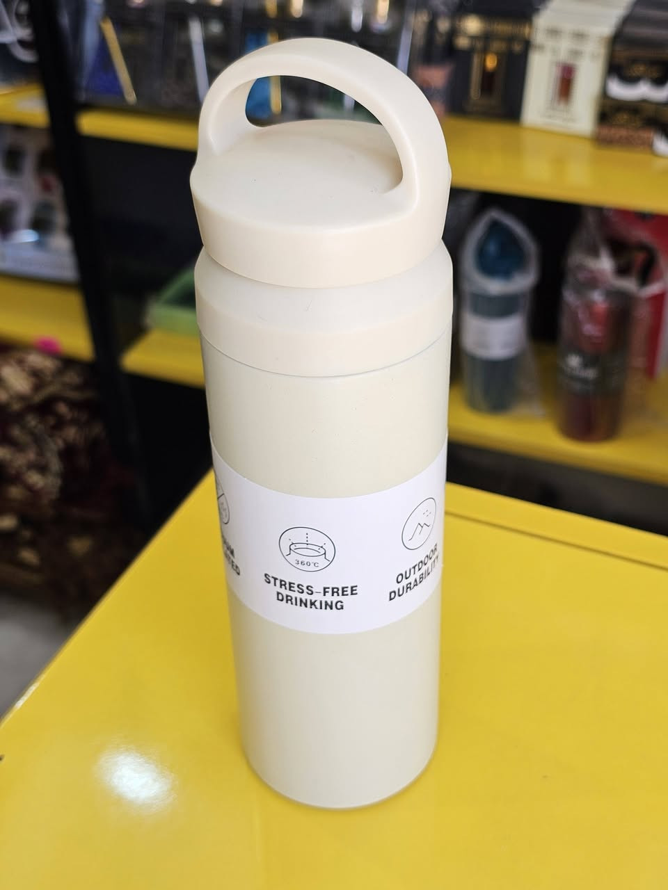 مشوارك طويل؟ مشروبك يضل على جوّك! 🧊🔥 سواء كنت في طريقك للدوام، بالنادي، أو طالع رحلة وادي.. مطارات السفر العازلة للحرارة هي رفيقك المثالي في كل مكان! ✨ لماذا تختارها؟ برودة مضاعفة وسخونة تدوم: تقنية عزل متطورة تحفظ حرارة مشروبك المفضل لساعات وساعات. متانة وجودة عالية: هيكل قوي من الفولاذ المقاوم للصدمات ومصمم ليدوم معك. أمان وبدون تسريب: غطاء محكم الإغلاق يضمن لك حماية كاملة داخل حقيبتك. ألوان وأحجام تناسبك: متوفرة بسعات (350 مل و 500 مل) وبتشكيلة ألوان مطفية وعصرية تناسب ستايلك. 🎒 خفيفة، عملية، وجاهزة لكل مغامرة!#الياقوت لتجهيزات وهدايا الحج والعمره 🕋🕌في محافظة الانبار-الحبانية-الخالدية-مجاور ستوديو الذكريات للطلب والاستفسار  ***********#الحج #العمرة #تجهيزات_الياقوت_للحج_والعمره
