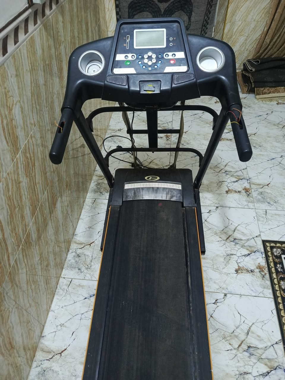 جهاز جري وبيه حزام حارق شحوم مستعمل للبيع نظيف كلش سعره 200وبيه مجال  مكاني نادر الثالثه رقمي *********** خاص مفتوح
