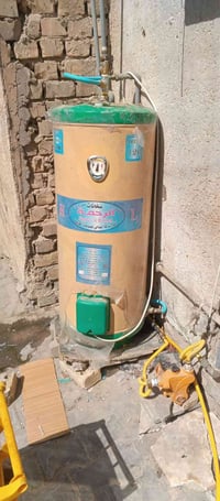 سخان وماطور ماء ستخدام شهرين سعرهم 150الف  07707794589