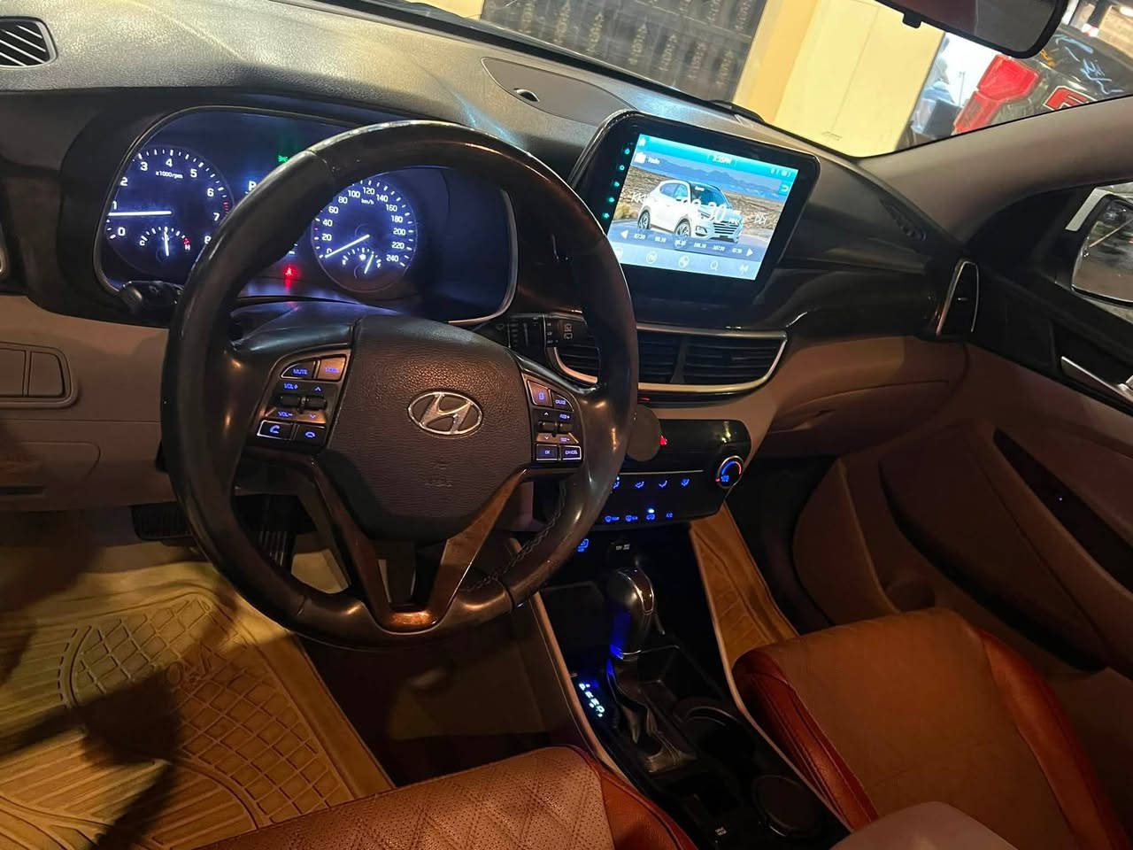 هيونداي توسان خليجي
مكفوله من الصبغ شبر pdr بالجاملغ الخلفي
 
موديل..2019

ماشية.100 KM

لون ابيض

محرك 2000 دوش

تبريد قطعتين 

تحكم ستيرن جهتين

كروس مثبت سرعة  

3أنضمة قياده (أيكو -سبورت -عادي)     
كشنات كهرباء 
 حساس خلفي

كامرة خلفيه
كامره تسجيل بلاديه 

مري جانبية كهربائية شفط 
أشاير مري

ليد نهاري زنون خمس عدسات 
كشنات جلد 
رقم انكليزي بأسمي للأستفسار ***********
مكاني بغداد الكرخ 187$
