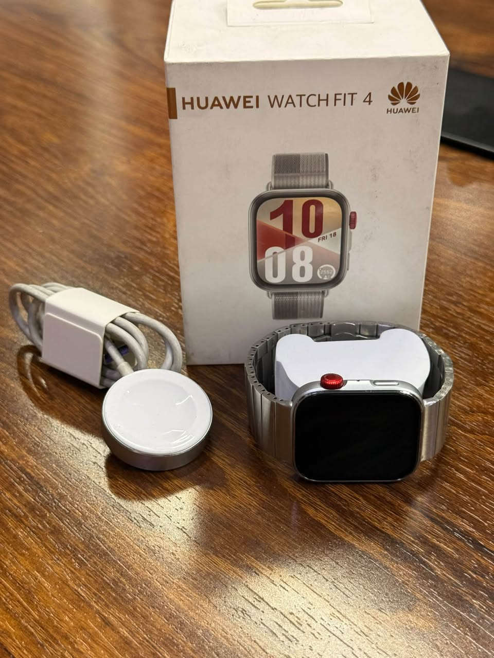 ساعه هواوي watch fit 4
نضافه 90‎%‎ شاشه نضيفه زلوغ بسيطه بيها موضحه بلصوره 
سعرها 125 مكاني بغداد العبيدي ومتوفر توصيل لكل المحافظات للتواصل خاص او واتساب ***********
