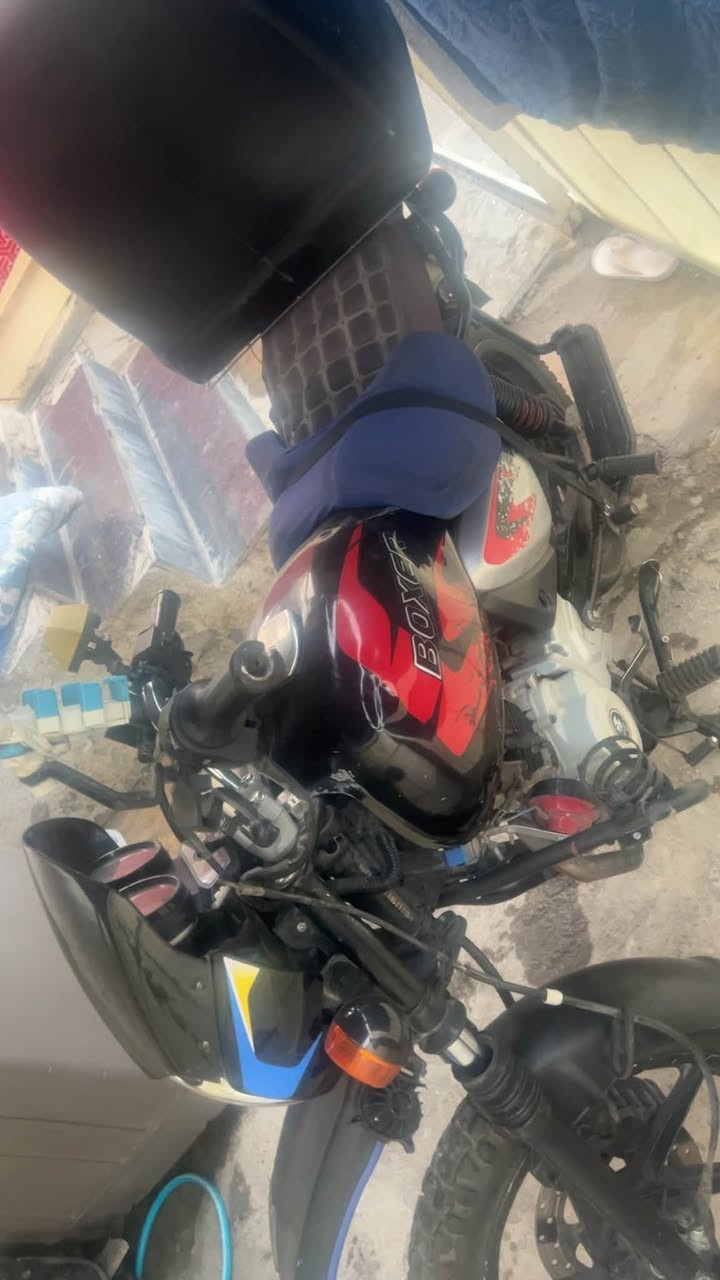 سلام عليكم حبايب دراجه ٢٢كامله ونضيفه عارضها ب واحد ونص اوراق كامله اصوليه باي بس لارقام وتحويل الي يريدها يتفضل ***********
