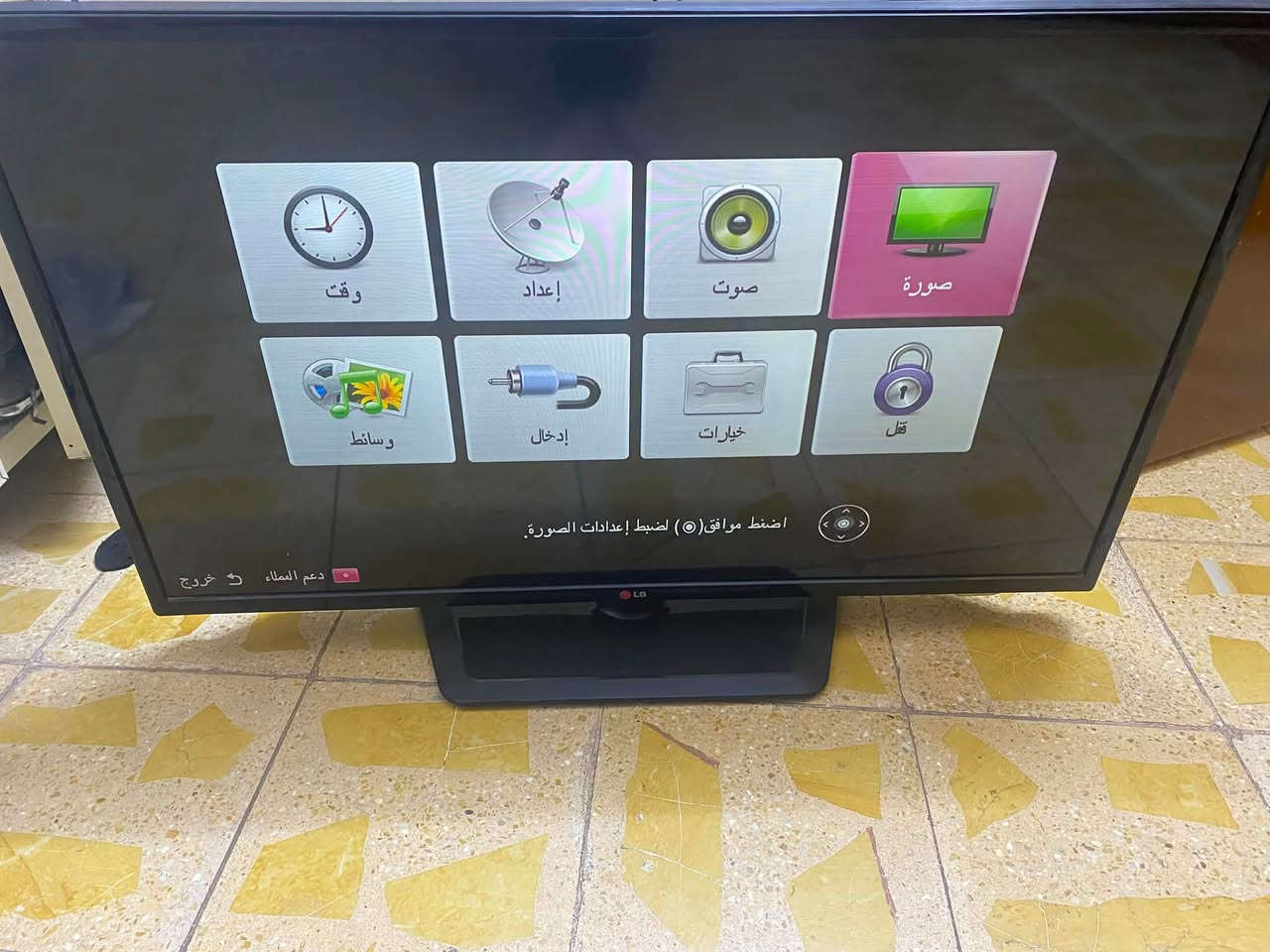 شاشه نوع Lg
بدون نت 

سعرها 125 وبيها مجال 

مكاني العامريه 

الرقم:***********
