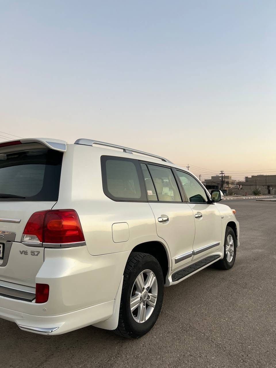 لاندكروز فكساره • ٥٧٠٠ V8 • ٢٠١٣