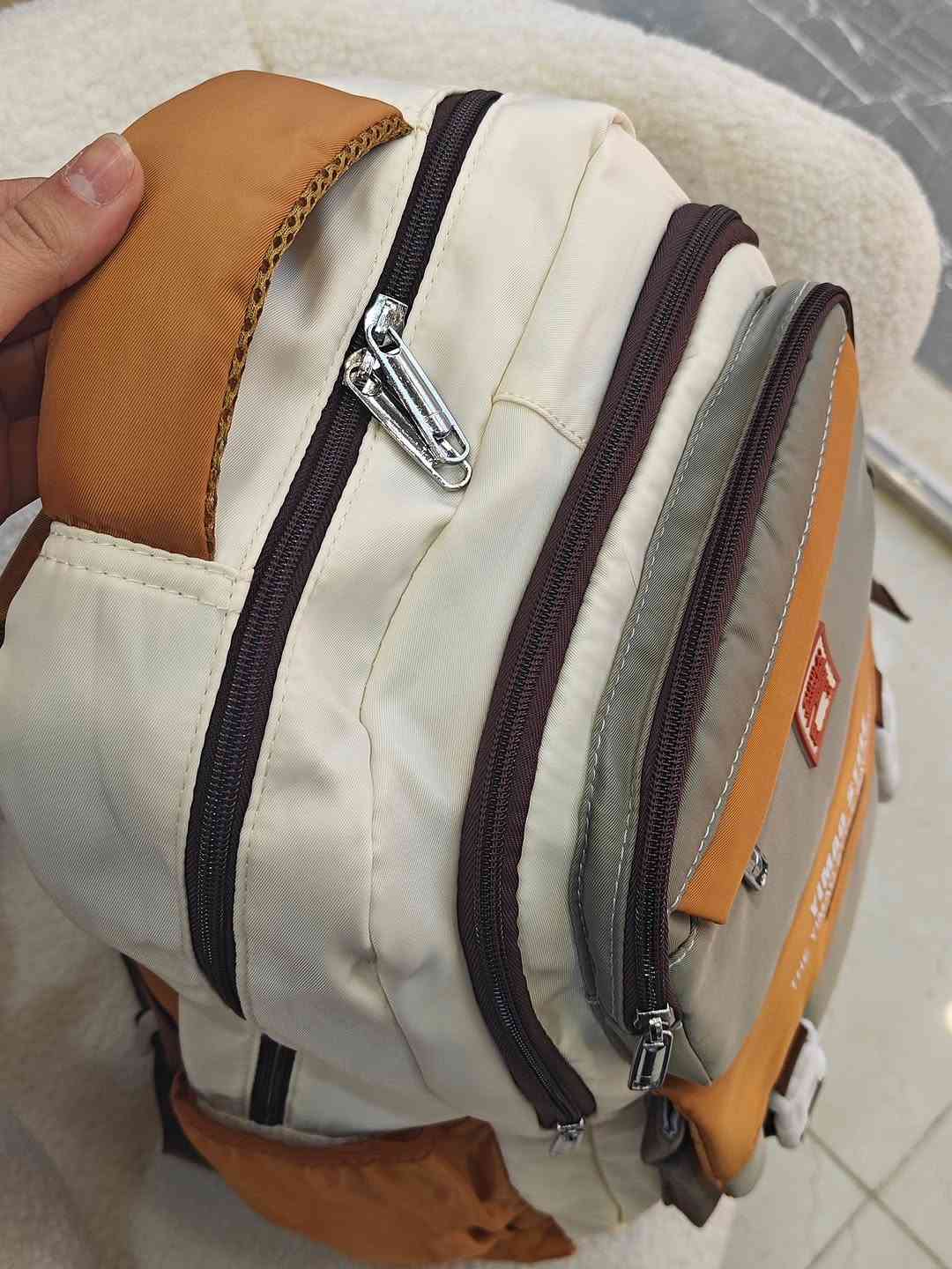 حقيبة مدرسية حجم كبير 🤩🌱
كوالتي ممتاز وتصميم عملي يناسب المدرسة 🎀
✨ المواصفات:
• حجم كبير ومناسب للمدرسة 📚
• بيها 2 سحاب كبار و3 خانات.
• تحتوي على 3 جيوب صغيرة.
💰 السعر: 18 ألف فقط
🚚 التوصيل لجميع محافظات العراق بـ 5 آلاف.
📸 التصوير حقيقي من داخل المحل 🌱
