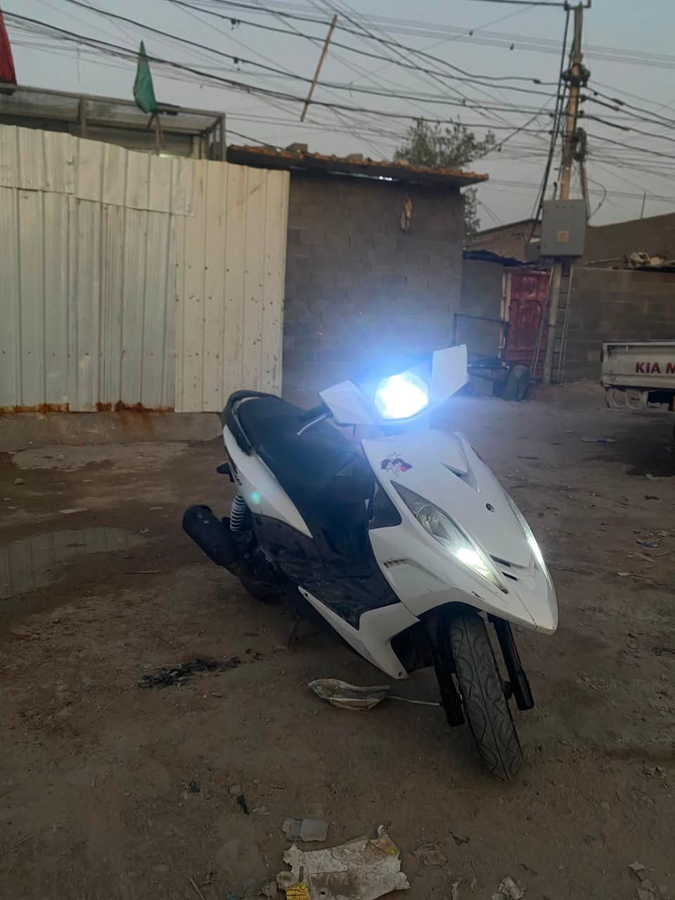 سلام عليكم دراجه جيتي ار حديث دراجه خير من الله مكينه ناعمه وشلعه معدل كهربيته كلا شغله 
بيه شي بصيط سعره 500 الف بيه مجال حك اجيه 
بغداد مدينه اصدر رقمي ***********
