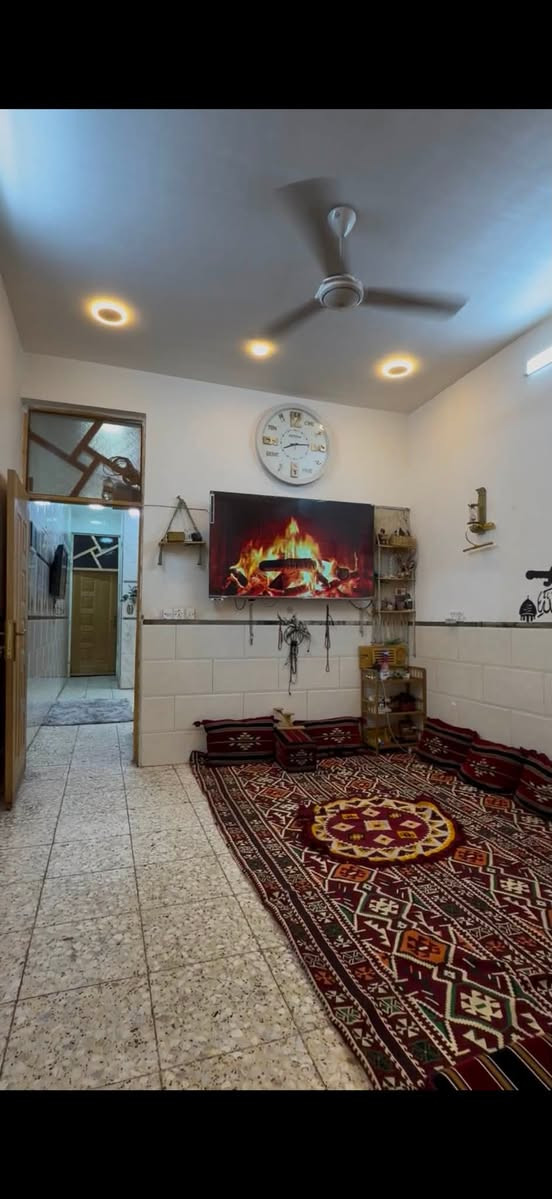 السلام عليكم
إنجاز البناء العام حديث جدا وكل نقص مابية 
نصف قطعة للبيع طابقين ونصف نظيف جدا و( الصور تتكلم )

موقع الدار قطاع 61 ع شارع عام 

المساحة الكلية 72

بناء الطابق الأول...

إستقبال .. صالة .. مطبخ .. غرفة نوم 1... صحيات ... مطبخ حراري ... ترك 

بناء الطابق الثاني...

2 غرف نوم ... ... ... ترك 

ملاحظة: الصور الموجودة فقط للطابق الأرضي

وباقي البناء بنفس النظافة 

بناااء حديث العام

للاستفسار الاتصال

***********
