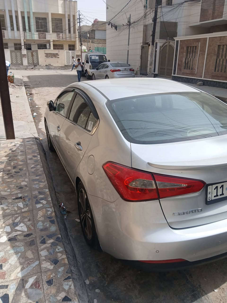 السلام عليكم سيراتو خليجي موديل٢٠١٤ رقم بغداد فول ماعدا البصمه سلايت خمسه ويل كب ثلاجه حساسات امامي خلفي شفتات  كير ومحرك على وضع الشركه   وتبريد وصدر خير من الله جاهزه من كلشي تحويل مباشر السعر ١١٥ ورقه بيها مجال بسيط الاستفسار على ***********
