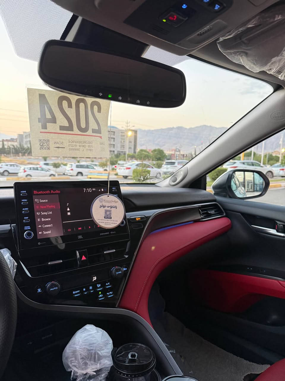 TOYOTA CAMRY 2024 HYBRID XSE
مواسەفات XSE HYBRID 
٥کامیرا داتاشۆ سەماحە جبڵ
کوشن ساردوگەرم بیلاد ناوسور 
رەنگی سەیارە سمنتی
سەیارەکە نمونە لە جوانی بەس بۆنیت بۆیاخ
بی تەحدیل و شوخت بی ناو گرتن 
ئیرباگ سیستەم بیلاد دانراوەتە
١٧هەزار مایل ڕۆشتوە
گیڕو مەکینە کارەبای بەشەرت 
سەیارە لە ڕانیە و بە ناو خۆمە
***********
*********** رانية, السليمانية
