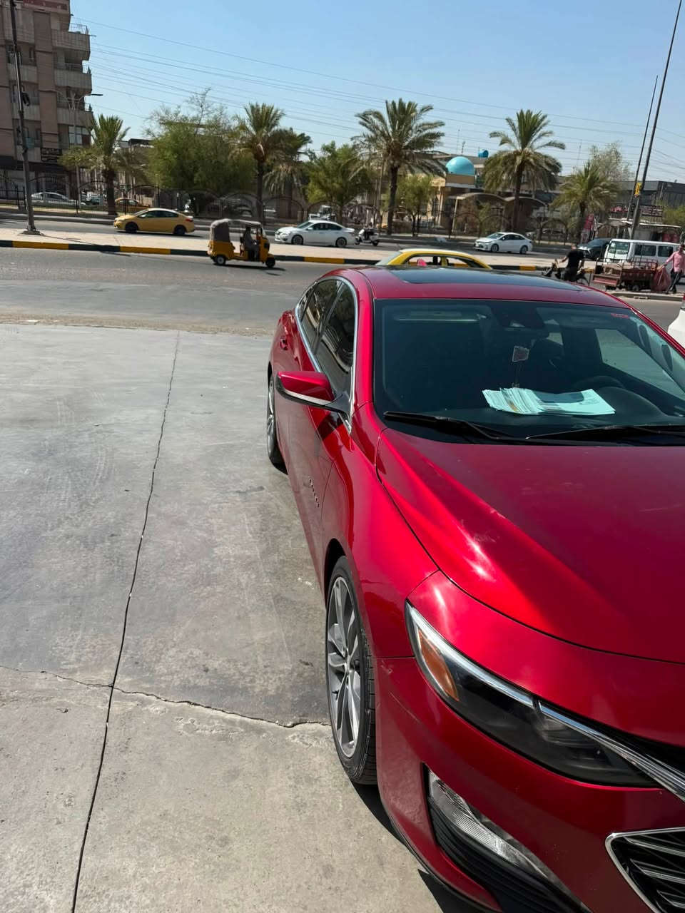 شـيـفـرلـيـه مـالـيـو 2023 فـئـة2 LT لـلـبـيـع
الموديل: 2023
 الفئة: 2 LT (مواصفات حلوة وكاملة)
 اللون: أحمر ماروني مميز
 الرقم: أربيل هزة وسنوية جديدة وجاهزة للتحويل وباسم المالك.
✨ المواصفات:
 سقف بانوراما (فتحة سلايد روف قطعتين).
 شاشة داخلية كبيرة بلادية مع كاميرا خلفية عالية الدقة.
 ويل جوب بلادي حجم كبير ومميز.
 بصمة تشغيل وبصمة أبواب.
 تحكم ستيرن كامل وجهتين.
 تبريد ثلج، محرك وكير وكهربائيات بشرط الفحص (سيارة جاهزة مال بيتك من كلشي).
🔎 تفاصيل الحادث والوضرر بكل أمانة:
 حادث أمريكا: السيارة بيها جاملغ أمامي أيسر مصلح ومصبوغ. أما الباب الأمامي والباب الخلفي مابيهن صبغ ولا مصلحات، بيهن مروج بسيط من أمريكا بقدر (4 أصابع) وبقيتهم على وضعهم البلادي لأن الضربة جداً بسيطة ومو نشاز.

 طخة بغداد: بيها شخط وطخة بسيطة جداً وغير مؤثرة بالجاملغ الخلفي اللي بصف السايق (مو مصلحة، باقية على وضعها وموضحة بالصور بكل شفافية).
📸 الصور: مرفقة بالكامل (صور السيارة الحالية ببغداد وصور حادثها بأمريكا للأمانة والوضوح).
📍 المكان: بغداد
📞 للاستفسار ومعرفة السعر: يرجى  الاتصال على الرقم: [***********]
