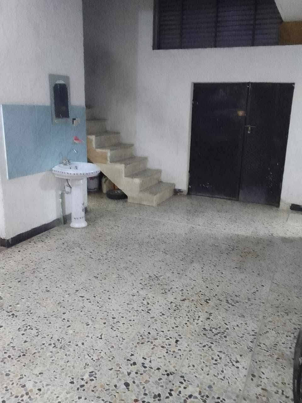 سلام عليكم بيت طابقين 110 متر عكاده بي 5 غرف واستقبال نضيف مكاني مدينه لصدر قطاع 31 مقابل جامع لحكمه لسعر 160 وبي مجال قليل لاستفسار اكثر      ***********

