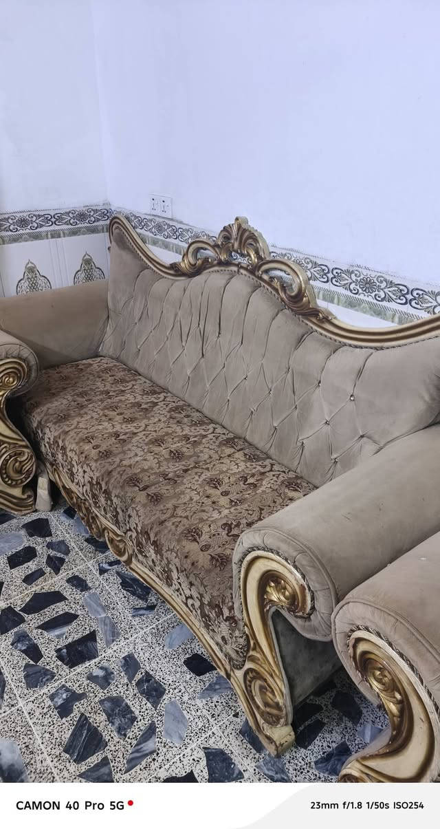 تخم ١٠ مقاعد نضيف ب٢٠٠ مكاني بغداد الكمالية
***********
