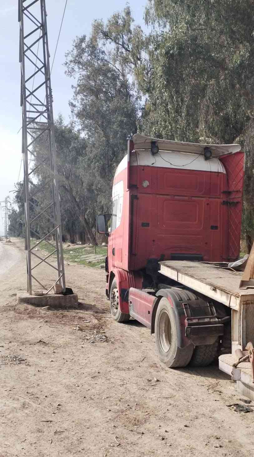 السلام عليكم 
اسكانيه بومه ولودر للبيع موديل 2000
مثل ماموضح بصوره رقم صلاح الدين 
مكاني كركوك الحويجه 
الستفسار اكثر اتصل ***********

نص مكتوب في الصور:
- كن قوياً فالحيات لا ترغب بل ضعفاء جبل حمرين