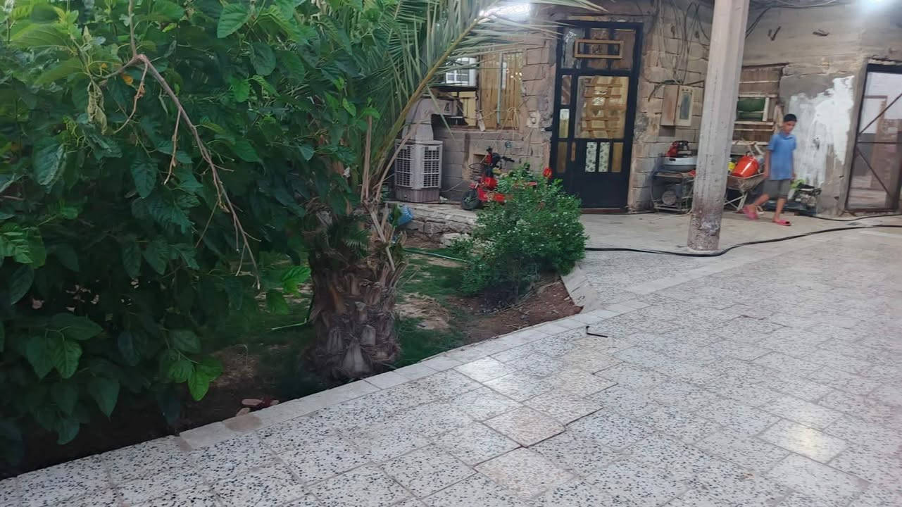 الدار للبيع مساحه ٥٥٠ سند ١١٧ الخدمات كامله ماء مجاري تبليط كهرباء ثري فيز صوندات ماء ثنين كل وحدة من ابي العنوان بغداد بوب الشام منطقة ابو عليان السعر ٨٧ وبيه مجال قليل حك الجيه للاستفسار الاتصال ***********
