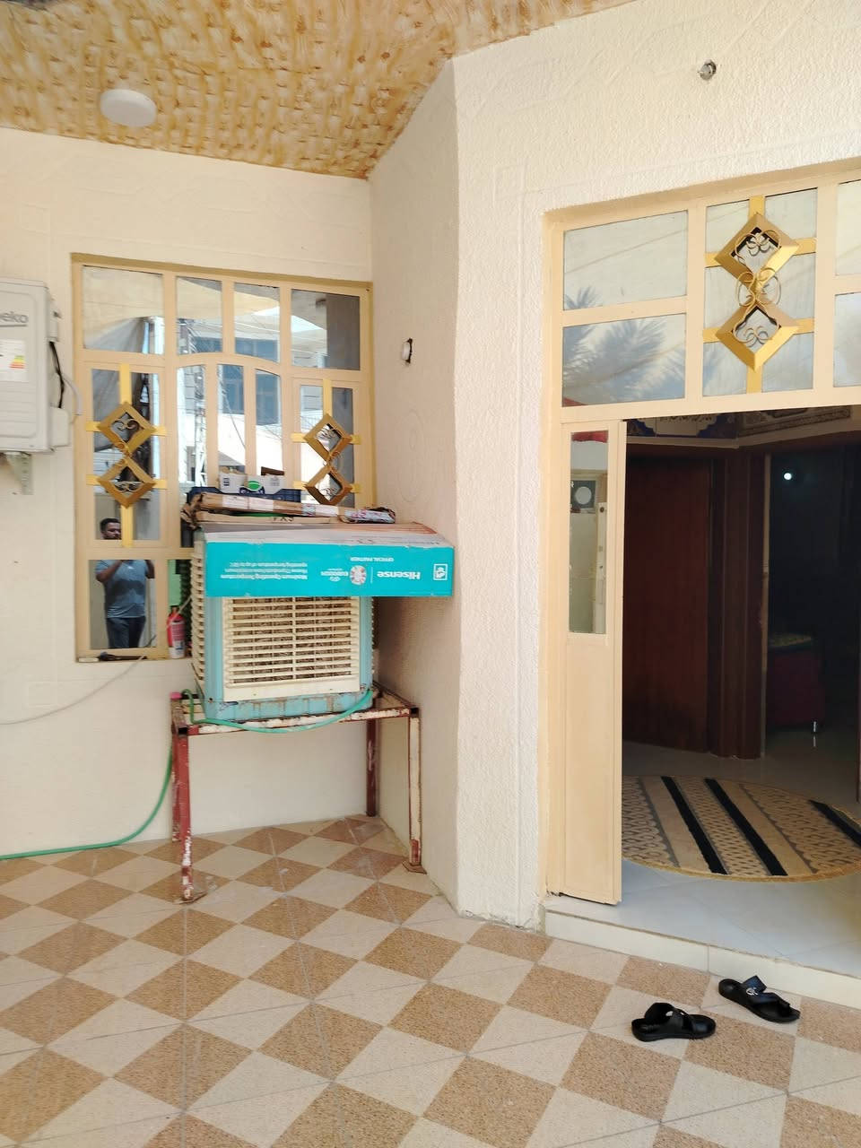 🏡 بيت للبيع – فرصة مميزة في بهرز / الدفاعي 🏡

📍 الموقع: بهرز – الدفاعي، مجاور بيت أبو فؤاد البقال.
📐 المساحة: 300 م².
📄 السند: ملك صرف.

🔹 مواصفات البيت:

- الطابق الأول: ثلاث غرف نوم، استقبال، هول، صالة، مطبخ، صحيات، مخزن، حديقة، كراج، وممرات جانبية وخلفية.
- الطابق الثاني: غرفة مكتملة، وباقي الغرف مبنية بالجدران فقط (بدون سقف)، مما يتيح للمشتري إكمالها حسب الرغبة.

💰 السعر: مناسب.

📞 للاستفسار:
***********
#مكتب_أزهر_ثامر_للعقار

