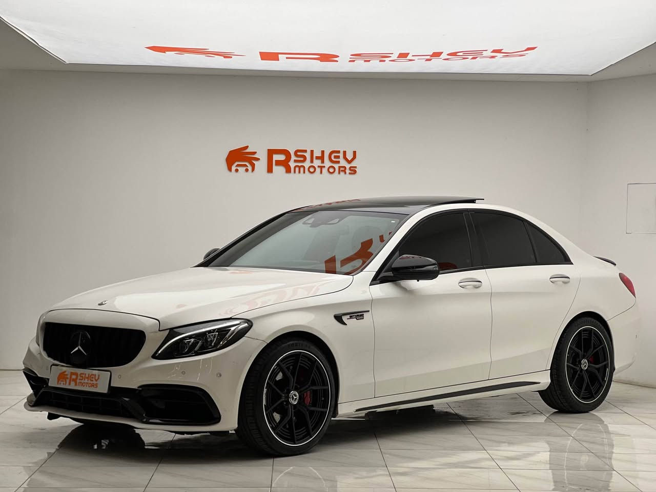Mercedes-benz C43 2018 🚀🚀
‎مرسيدس سي ٤٣  ٢٠١٨ 

السيارة وارد الماني ضمان✅
:‎مواصفات
(فتحة سقف -رادار و حساسات ٣٦٠ درجة-شاشة-كاميرة خلفية -ابواب و تشغيل بصمة-كشنات جلد تدفئة و خزن-اوتو بارك-داتا شوو-صوت اكزوس AMG بلادي-Adaptive Headlights) يعني فول فول

‎مكينة 6 سلندر+توين توربو حجم  3.0 لتر
‎ماشية 78,000 ميل فقط
‎ضرر السيارة بس حافة بنيد و شبر من جاملوغ و مكانين اكو بارد بدون دواخل بدون ايرباك
‎
‎السيارة كلش حلوة و نظيفة
‎مكفولة من كير و محرك وكهربائيات

‎ب  سعر (٢١٥)$ ورقة و بيها مجال للطيبين

‎مكان السيارة

‎دهوك -معرض ارشف R-Shev
‎رقم51 من معارض التيرمينال 

***********
*********** دهوك, العراق

