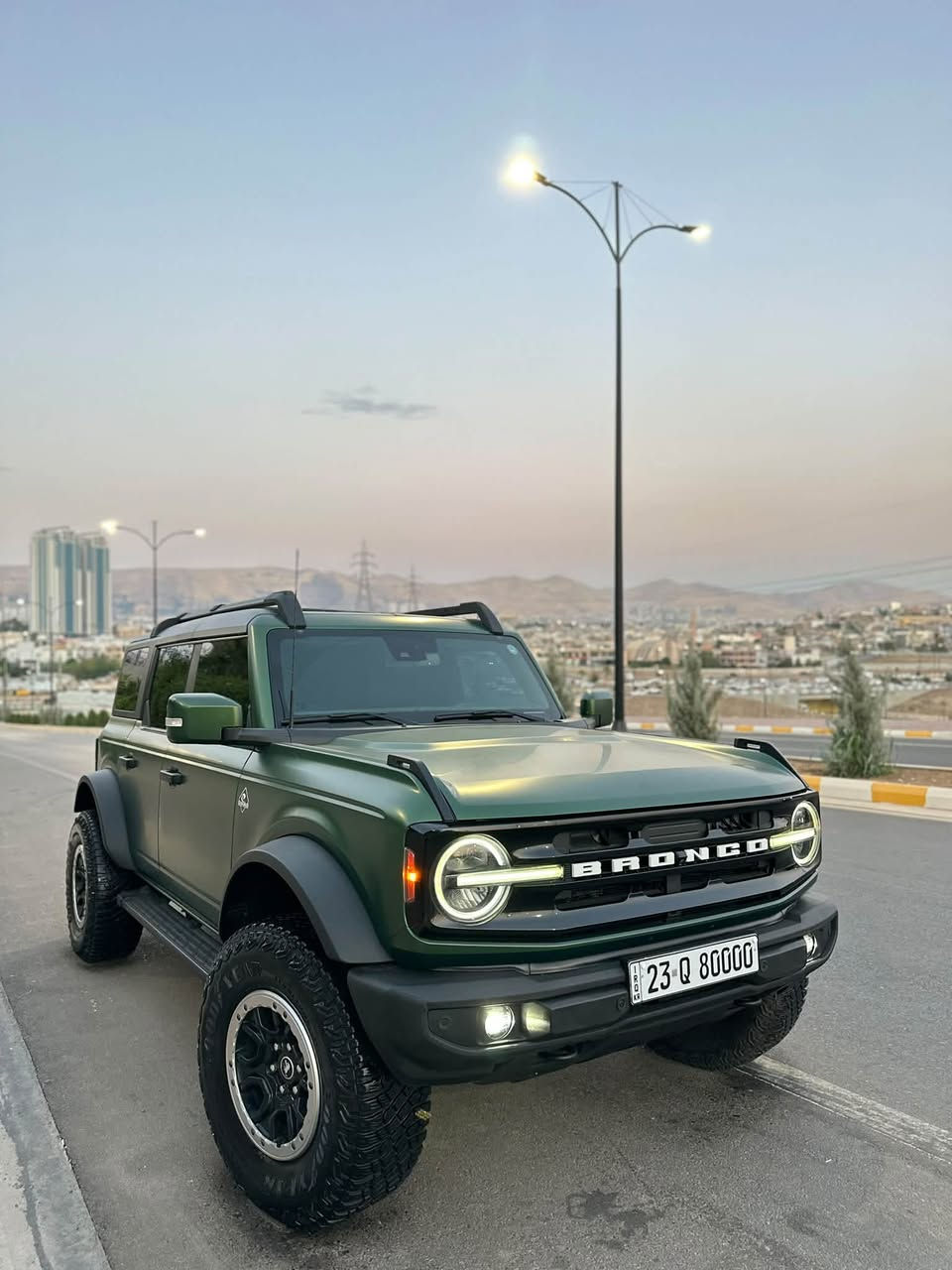 سلام عليكم 

فورد برونگو 2022 Wild trak🇺🇸🇺🇸

السيارة بيهة قبغ صندوق صبغ فقط بدون تبديل بدون ايرباك 

مكان السيارة سليمانية 

محرك 6 سلندر توربو چارج 

مواصفات wild trak
شاشة جبيرة 
كامرات ٣٦٠ درجة 
رادار ٣٦٠ درجة 
شحن وايرليس 
اطفاء ذاتي 
حساس امامي و خلفي 
5 دكم السيارة 
شاشة اندرويد 
كشنات جلد 
كشنات كارباء جهتين 
كشنات هيتر 
استيرن هيتر 
بصمة ابواب 5
تشغيل عن بعد 
گيج الكتروني 
نضام AUX
دعامية امامي حديد رابتر 
بلاجيكتور رابتر 
دبلات foox
لوييات رابتر 
فندرات عريض 
لايتات ليد 
بگلايت ليد 
فور ويل 4*4
سقف متحرك 
داخل جلد لونين كلش مميز 
ماشية ٦٥ ميل فقط 

السيارة مغلفه PPF طافي ضمان ١٠ سنوات 
بيهة كتاب تضليل 80% 
السيارة مصروفة علي كلش اهواي و بلواقع احلي 
كير و مكينة كله ابشرط بدون اي خلل 

سعرة ٣٧٠$ بي مجال 

رقمي *********** 

السيارة بسمي ابشرط تحويل او وكالة
