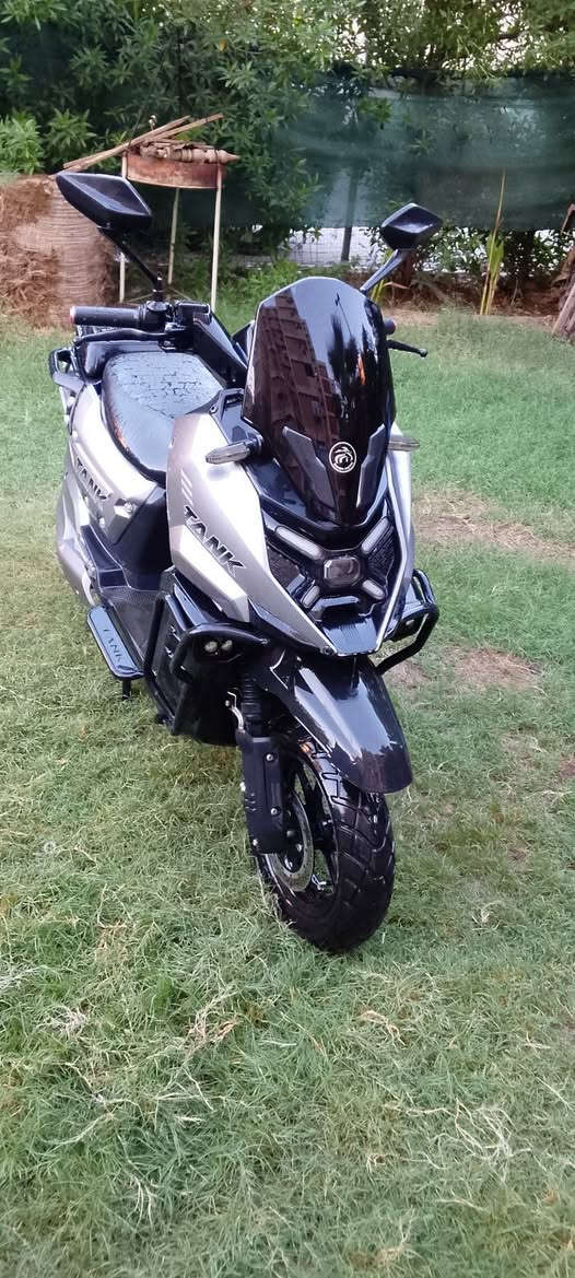 للبيع السعر 950 
بغداد مجمع الصالحيه
***********
بطاريات قبل شهرين كلهن جدد
عدد البطاريات 8 
السرعه 80 
نقص مرايه وحده بس مكسوره
