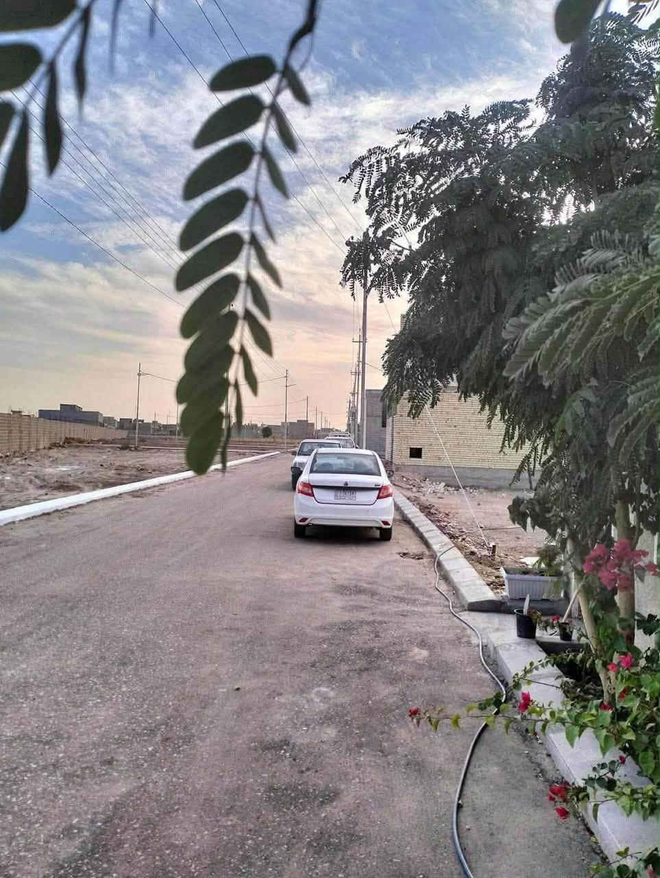 للبيع بااسمي وقرار محكمه سند 25 مباشر من صاحبها الاصلي 
100 متر ركن بالبدايه 

‭***********‬

نص مكتوب في الصور:
- هي
- هذي