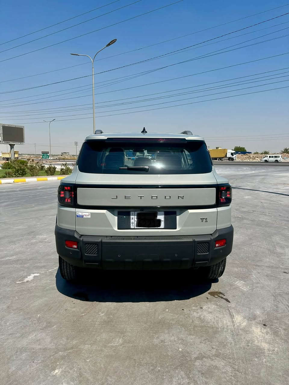 – JETOUR T1 2026  -     فئة Comfort 2.0L 8AT
•   🛣️  المسافة المقطوعة   1700 قابل للزياده

------------------------------------------------------------

✅ المواصفات :

• القير: 8 سرعات أوتوماتيكية 8AT
• نظام الدفع: دفع أمامي
• القوة الحصانية: 254 حصان
• العزم: 390 نيوتن.م
• استهلاك الوقود: 8.1 لتر لكل 100 كم
• كاميرات محيطية 360°
• نظام مراقبة النقطة العمياء
• حساسات اصطفاف كاملة
• نظام المراعي للوقوف الأوتوماتيكي (Autohold)
• نظام التحكم بنزول المنحدرات
• نظام مساعد لصعود المرتفعات
• نظام مكابح مانعة للانغلاق ABS
• نظام التحكم بالثبات ESC
• وسائد هوائية أمامية وجانبية
• رنجات ألمنيوم قياس 19 إنش
• شاشة وسطية قياس 12.8 إنش
• شاشة عدادات رقمية قياس 10.25 إنش
• دعم أبل كاربلاي وأندرويد أوتو
• مثبت سرعة
• مقصورة جلد فاخر
• المقاعد الأمامية كهربائية
• تهوية وتدفئة للمقاعد الأمامية
• الإضاءة الأمامية والخلفية LED
• صندوق كهربائي بلمسة
• شاحن هاتف لاسلكي
• وضعيات قيادة متعددة
• نظام الدخول الذكي (بصمة)
• مسند يد (كونسول) أمامي
• فلتر تنقية هواء N95
• نظام مراقبة ضغط الإطارات

🛠️ الضمان

• الضمان الأساسي: 6 سنوات + عداد كم مفتوح
• ضمان المحرك: 10 سنوات أو 1,000,000 كم

الاستفسار الاتصال 
***********
