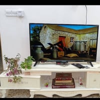 ميز تلفزيون كزازه من فوك يتكبر ويتصغر وصبغ حراري الاتصال ع الرقم ٠٧٧٠٤...