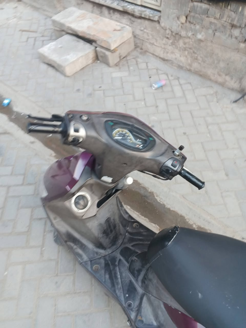 السلام عليكم دراجه جيتي ار للبيع الدراجه مكفولة مكينه تخبل شلعه ومعدل وبلاديه وطياره الدراجه السعر ١٢٥٠المكان مدينه الصدر الرقم ***********
