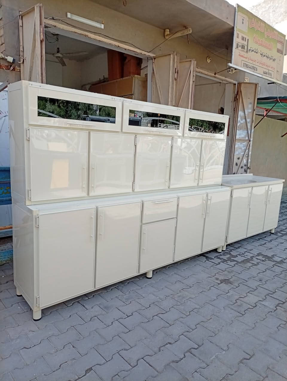 للبيع كاونتر جديد تزكام شغلي قياس الكاونتر مترين ونص وسنك متر ونص مرمر العنوان عزيزيه مقابيل البطاقه الوطنية الاتصال ***********
