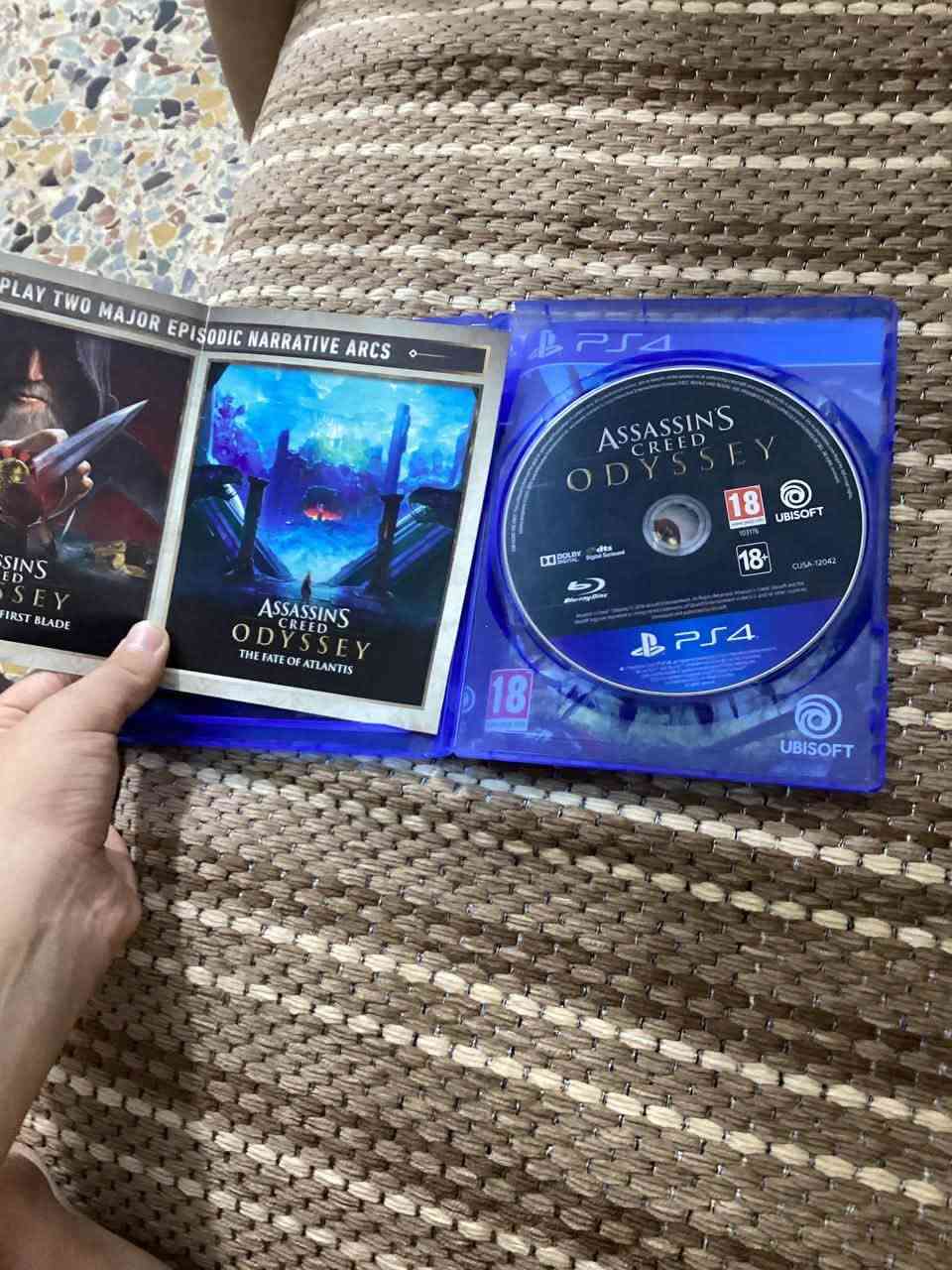 السلام عليكم عندي اقراص بلي 4 لعبه ODyssey بيها مرحلتين تختيم و تجول خريطتها موجودة وعندي فيفا 2022 عربي انكليزي المكان  بغداد الحريه دور النواب الضباط الرقم *********** للعم غلافها وياها
