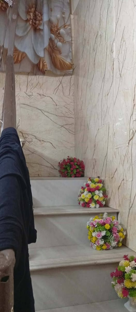 سلام عليكم ورحمه من رخصة صاحب الكروب عندي بيت 50 متر طابيقن يحتوي على استقبال معزوله وممر وغرفه جبيره جوه وثنين فوك صحيات 2 وبيتونه وسطح كامل اشتايكر نقص ارضيات مال غرفتين الفوك الدرج امطبك كامل ويا تانكيات 2 ابو 1000 وكيزر والماطور ماء وخدمات كامله العنوان شعله دوانم شارع ابو الدهن سند 25 وسعر 64 وبي مجال متواجد على الفيس واتساب ***********
