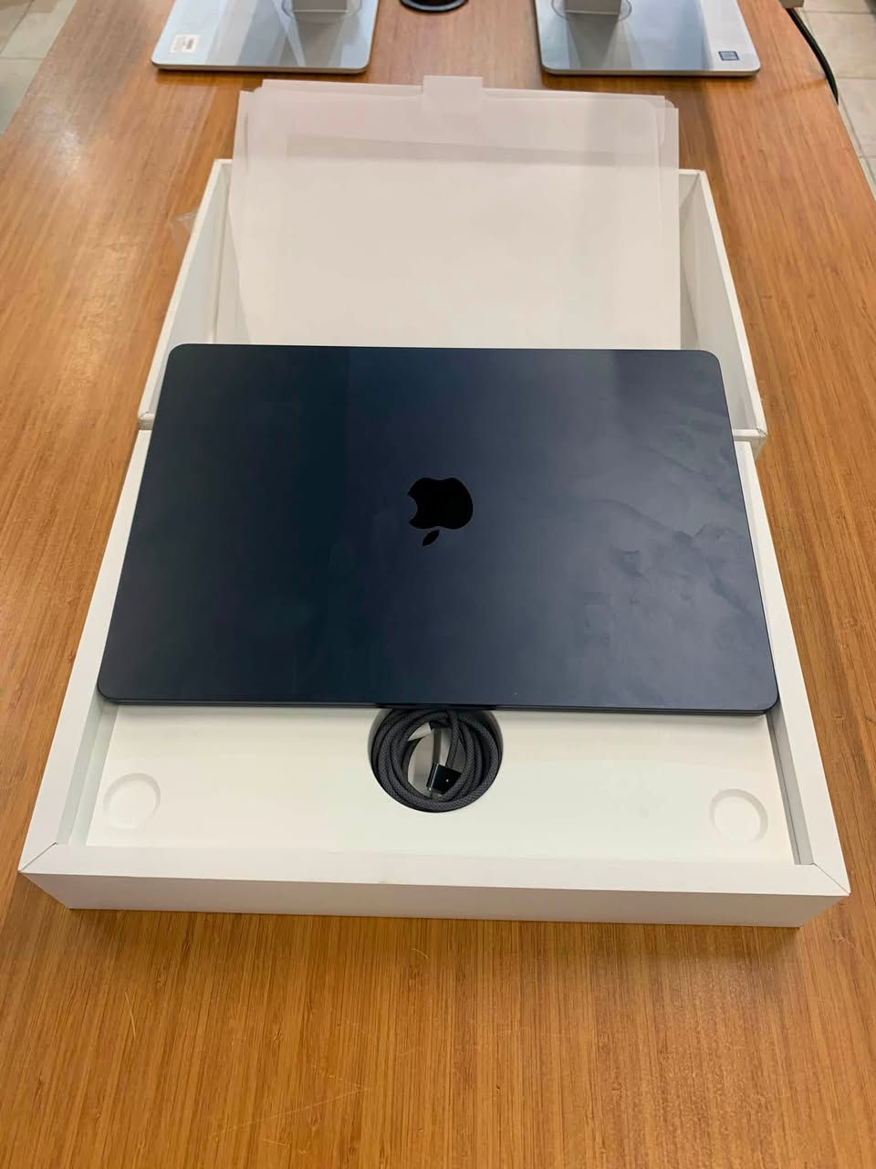MacBook Air m2 15” 2022
Ram 8
Hard 512
Battery 92% - 230 Cycles 
نضيف جدا
السعر جداً مناسب
للتواصل : ***********
كربلاء حي الحسين متوفر توصيل
متواجد ماسنجر
