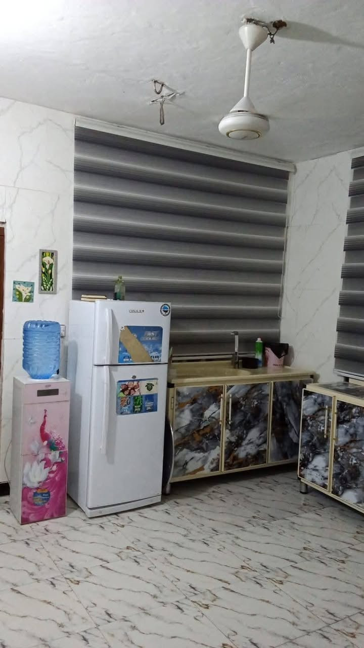 السلام عليكم بيت للبيع في جسر ديالى منطقه الاعريفيه مساحه 240 يتكون من كراج وحمام خارج وحديقه ومدخل كليدور واستقبال ومطبخ وغرفتين نوم وصحيات  للاستفسار عن السعر التواصل  خاص او ع الرقم ***********
