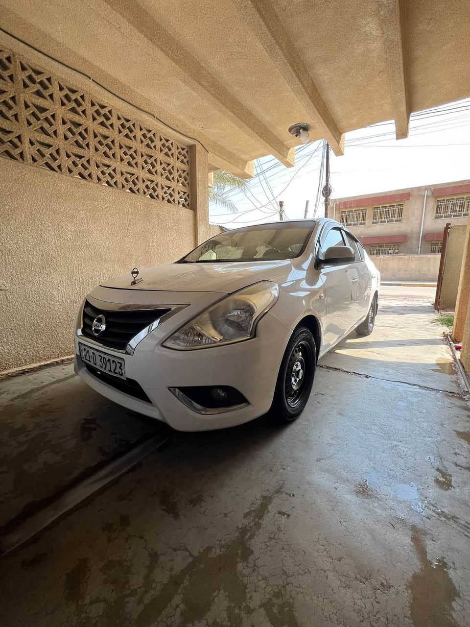 نيسان هندي 21 جديدة السيارة 
تخم تاير +باتري جديد 
جاملغ خلفي صبغ الباقي مكفول على وضع الشركة
***********
بيع أو مراوس بي وأي دي جن بلاس
