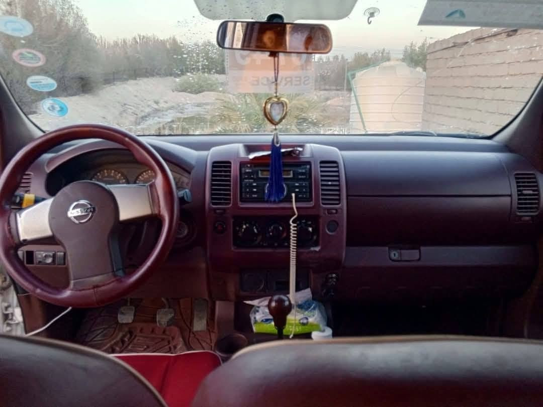 السلام عليكم نيفاره للبيع ٢٠١١ كير عادي رقم بصره بيهه صبغ مكانين وخشم الجاملغ ٥ اصابع بدون دواخل محرك مفتوح لا ينقص ولا يبخر وبيهه منضومة غاز تبريد ثلج حداده جاهزه تخم تاير ٨٠٪ سياره جاهزه من كلشي السعر ٩٥ مكاني البصره أبو الخصيب كوت ثويني رقمي ***********
