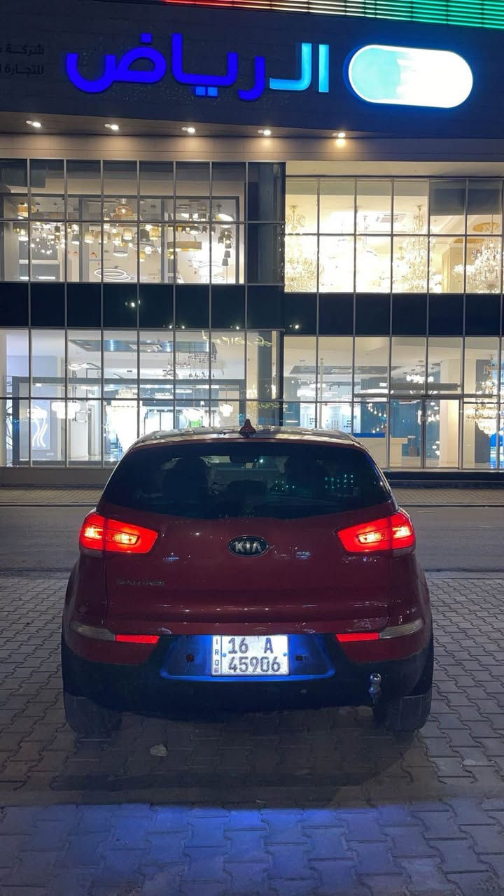 :للتواصل اتصل على (***********)

                          السعر1️⃣2️⃣0️⃣وبيه مجال 

* الشركة: Kia
* الموديل: Kia Sportage
* سنة الموديل: 2015
* الجيل: Sportage SL
* المحرك: 2.4 لتر، 4 سلندر، بنزين GDI
* القوة: حوالي 182 حصان
* القير: أوتوماتيك 6 سرعات
* الدفع: أمامي (FWD)
*سماعات عاليه جداً 
*ويل حجم 17 
*تايرات جديدة 
*شاش لمس بلادي
*ربط بلوتوث +اوكس
*تحكم في المري
*سياره ما ناقصها اي شي 
*وارد امريكي 
*اجزاء مطليه 3قطع
*رقم دولي جديد
*سياره مداور ثاني يوم
للتواصل اتصل على رقم(***********) Singapore
