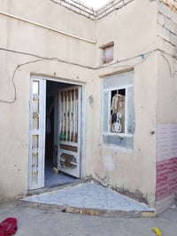 بين جسرين • ١٨٠م • غرفتين
