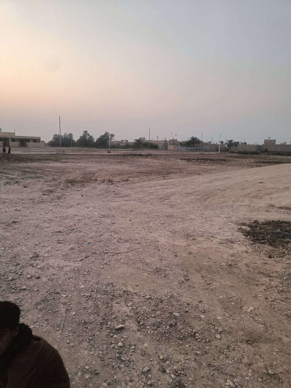 توجد قطع  للبيع كل قطعة 300 متر + بيوت هيكل  للبيع
طريق مجر عماره على الشارع العام  (ماء+كهرباء) 
الاستفسار او الاتصال 
***********
