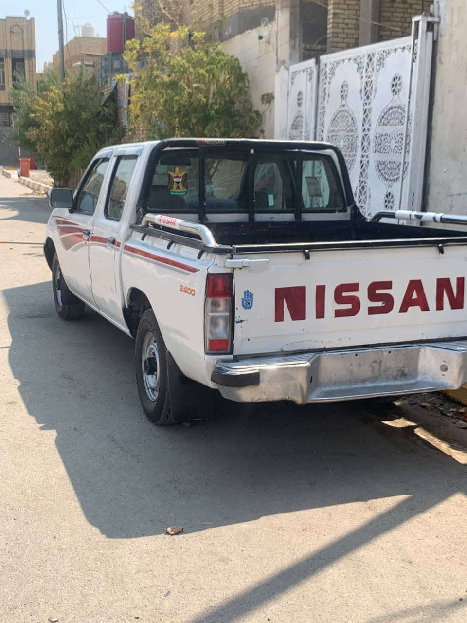 السلام عليكم سياره نيسان بيكب مزاد الداخليه عندي وكاله عامه  موديل 2003 للبيع اومراوس تخم تاير جديد حداديه جديده كير مكينه بل كارتون كير عادي سياره جاهزه فقط تبريد مايشتغل علما الكمبريسر موجود كهربائيات كله شغاله مكان ناصريه مركز ***********

