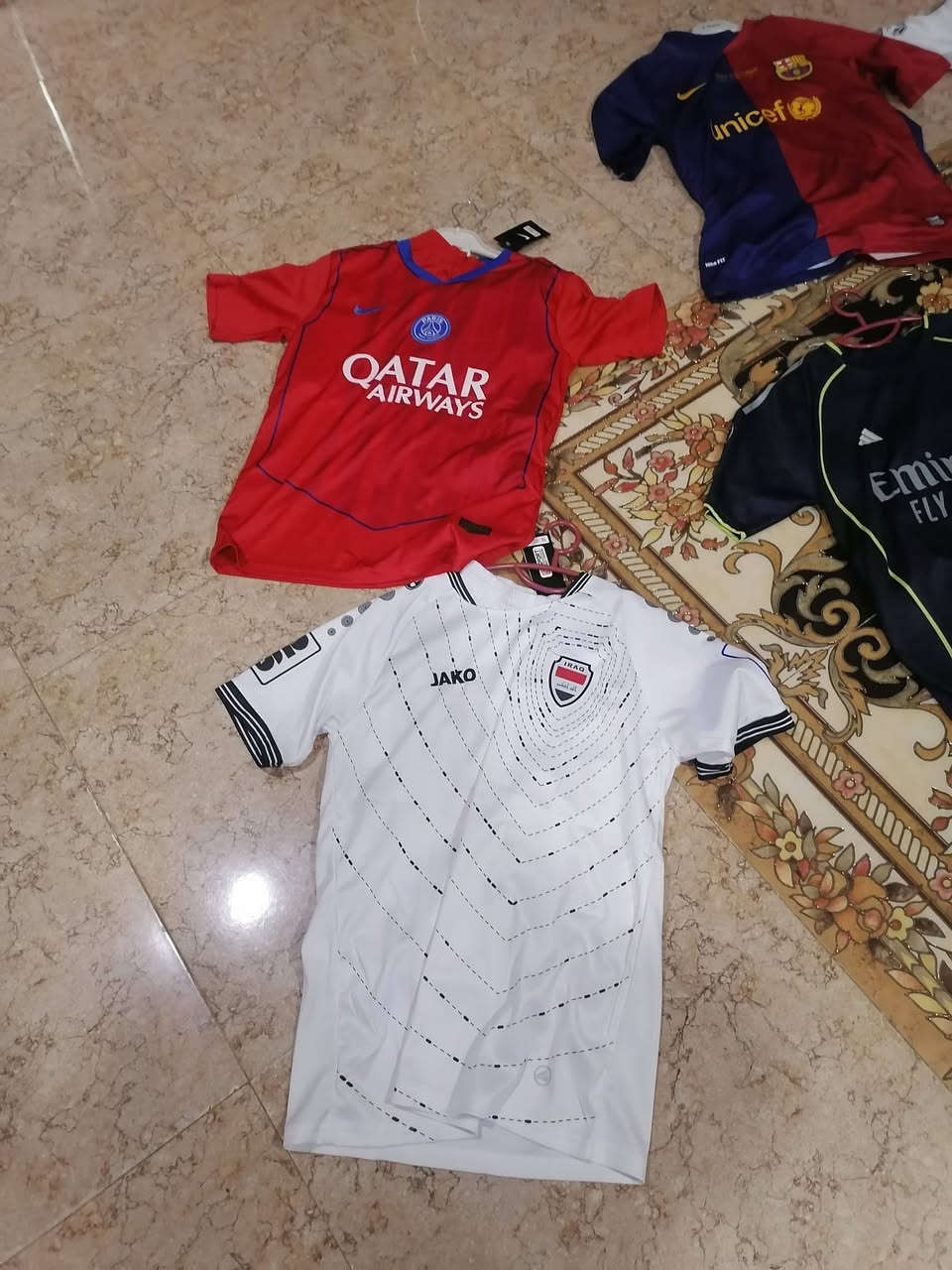 سلام عليكم عندي دريسات للبيع تصفيه محال درجه اولى سعر الدريس خمسه توصيل داخل ديالى فقط استفسار على هذا الرقم ***********
