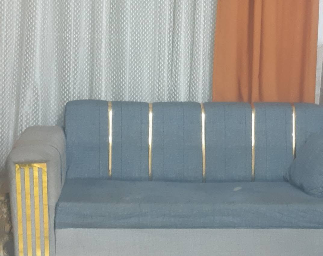 تخم ديوان كامل على شكل حرف L  نضيف ومابي اي نقص للبيع بسعر مخفض ١٧٠
