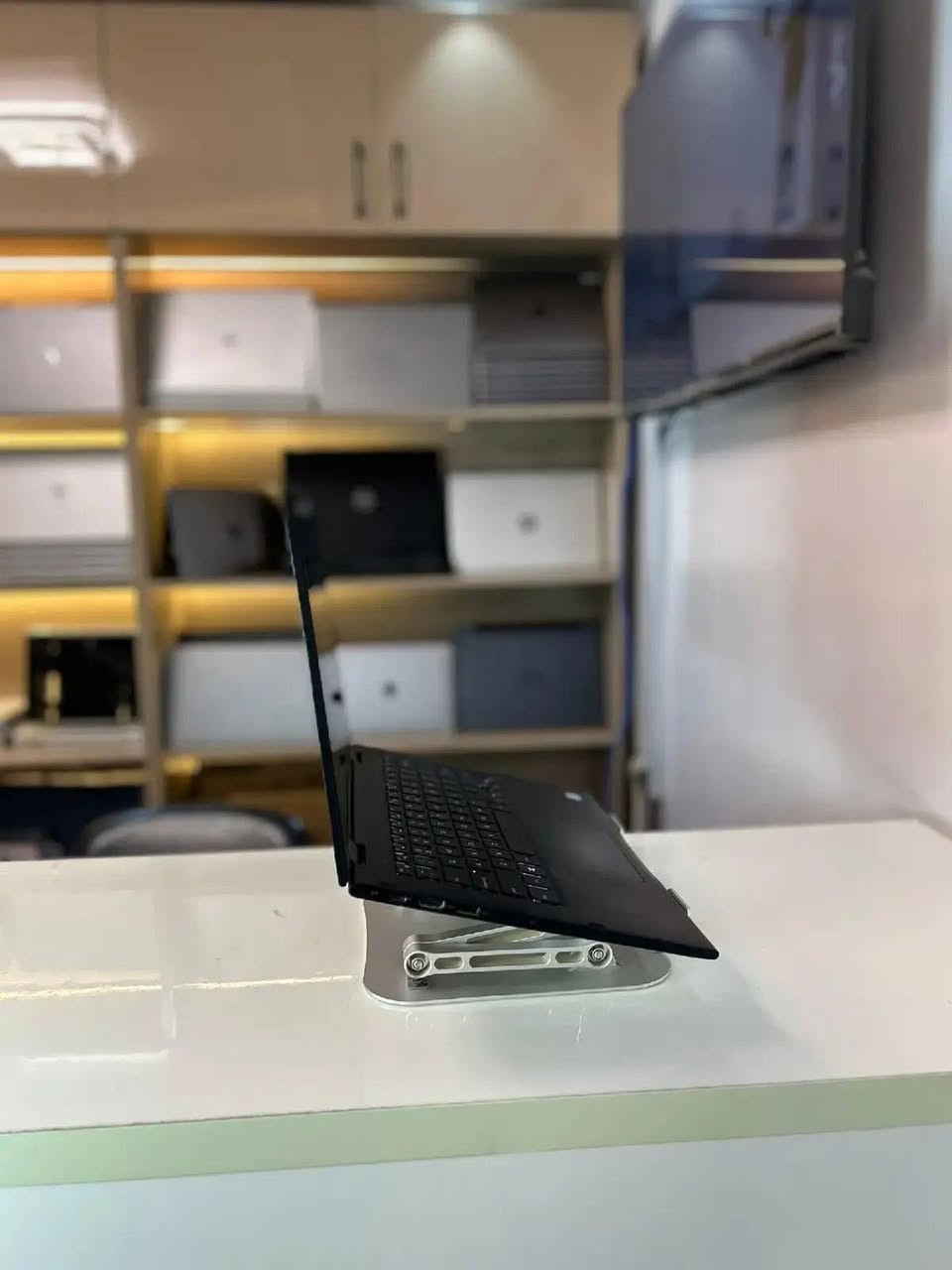 Dell 3390 • i5 جيل ٨ • شاشة لمس