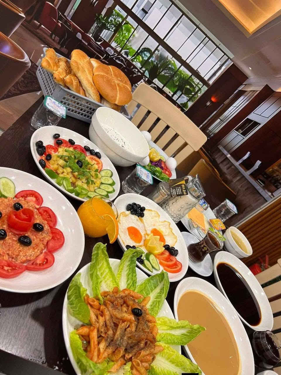 🎉  - فندق زانكو السياحي | Zanko Hotel 
🔥 سويتات فاخره
🍽️ يشمل وجبة فطور صباحي “بوفية مفتوح”
🛏️ غرف وسويتات فاخرة
👨‍👩‍👧‍👦 جناح خاص ومريح للعوائل
📍 الموقع: وسط السليمانية – قرب الجامع الكبير
🔌 خدمات الفندق:
✅ كهرباء وطنية ومولدة 24 ساعة
✅ إنترنت واي فاي مجاني
✅ تنظيف يومي للغرف
✅ تكييف (سبلت) بكل الغرف
✅ موقف سيارات قرب ع فندق
✅ خدمة استقبال وضيافة راقية
📲 للحجز والاستفسار: ‭***********‬
🏨 راحة، نظافة، خدمات متكاملة… فقط في فندق زانكو السياحي
لاتفوت الفرصة

نص مكتوب في الصور:
- فندق زانكو
- ZANKO HOTEL
- 102