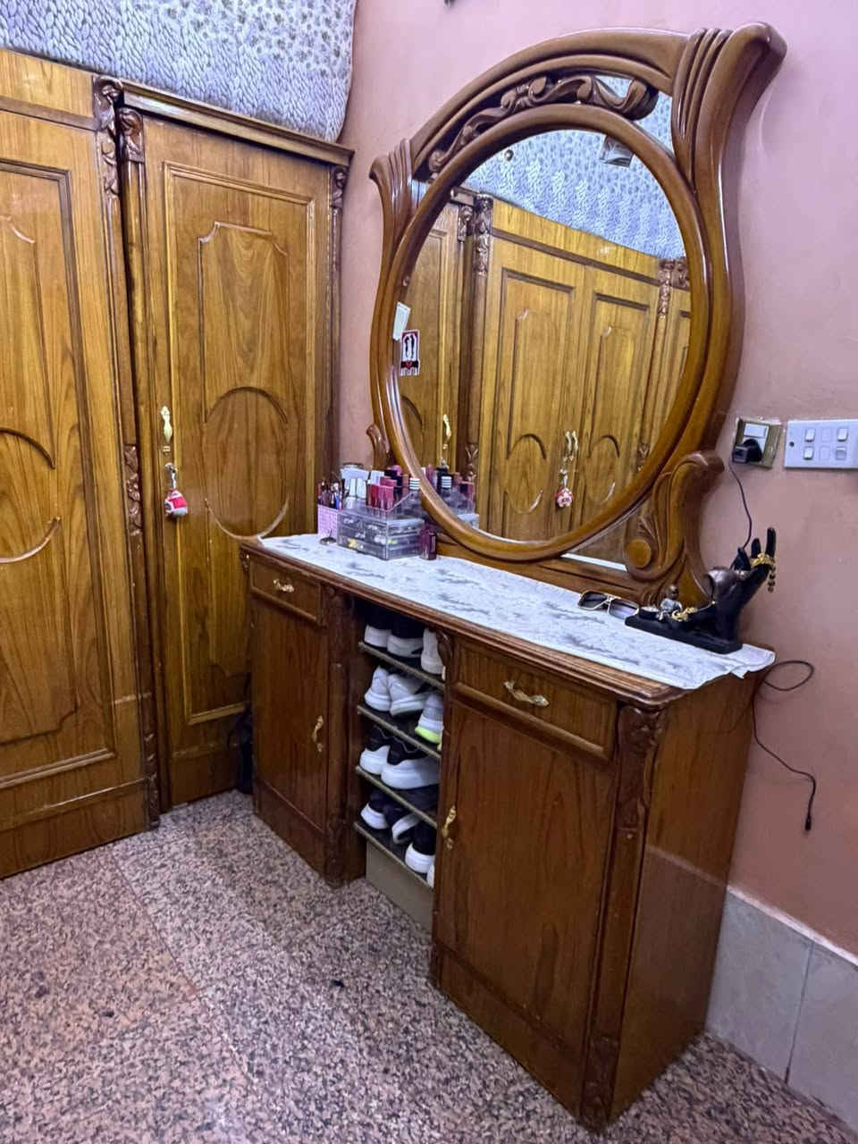 غرفه نوم • ٥ ابواب • درجه اولى